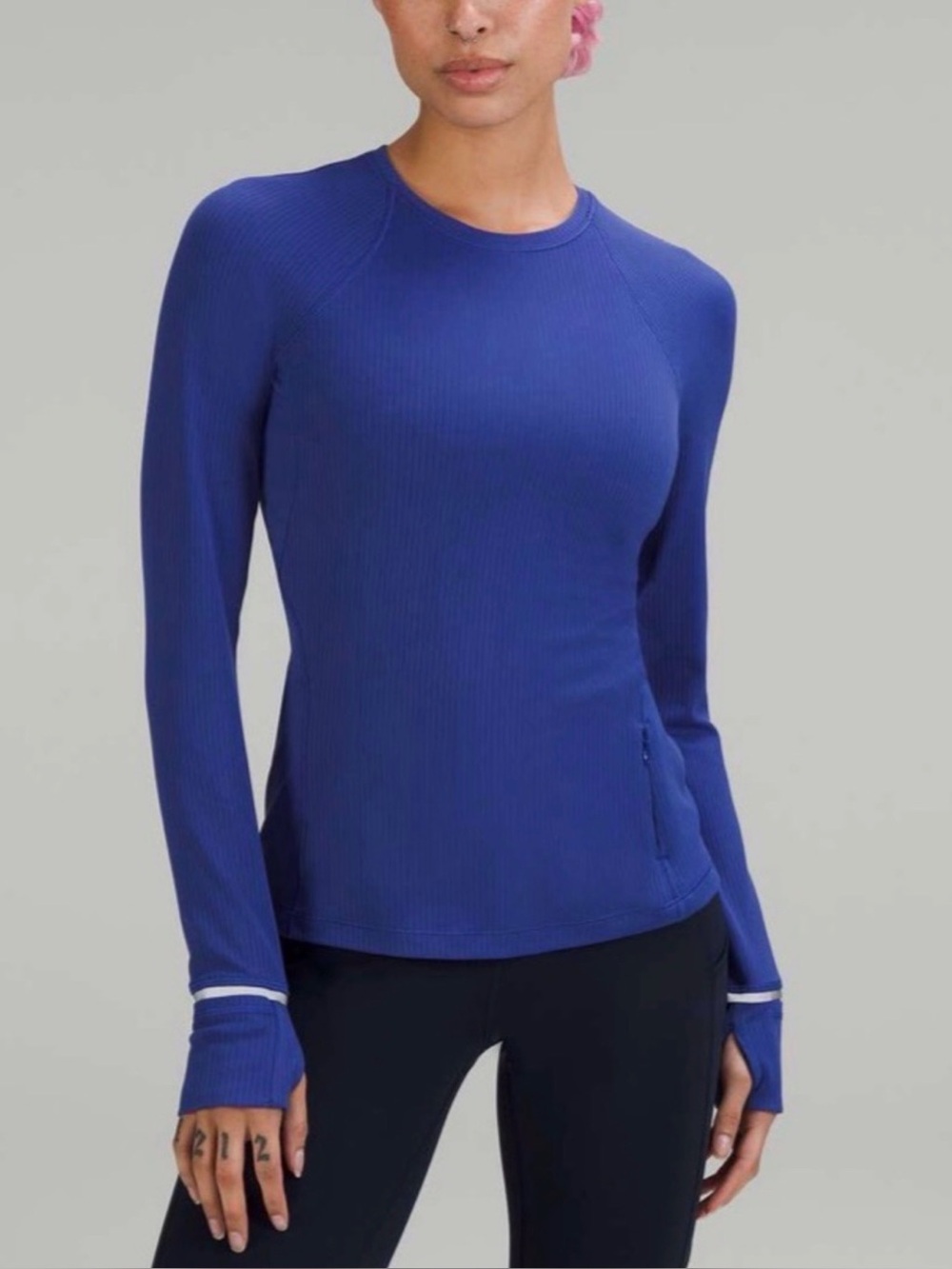 It’s Rulu Lululemon long sleeve blue running top reflective sz 2 ribbed Psychic